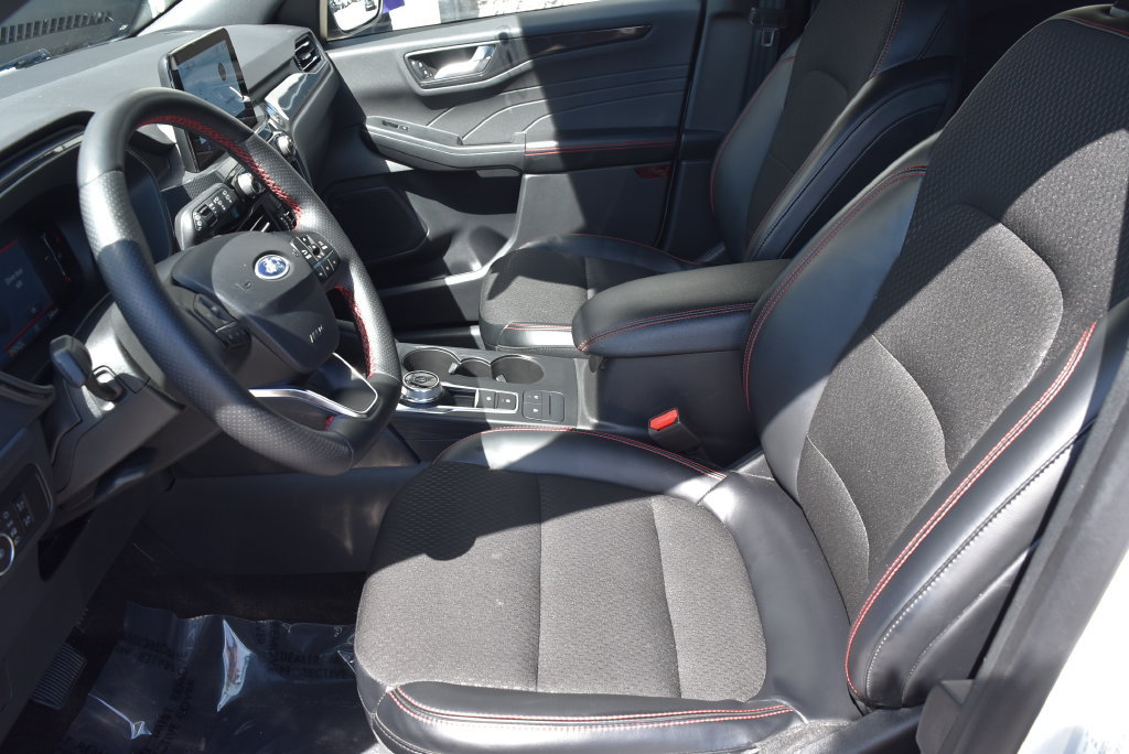 Used 2025 Ford Escape ST-Line Select AWD/4WD image 7