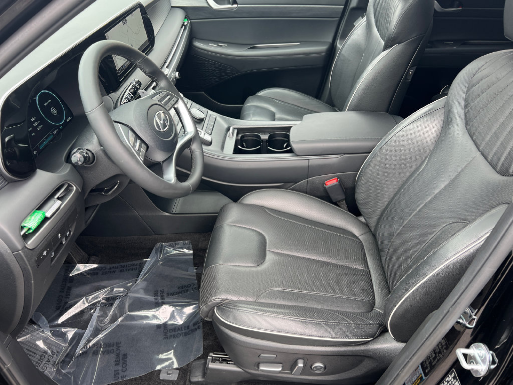 Used 2023 Hyundai Palisade Limited w/ Winter Package FWD image 11