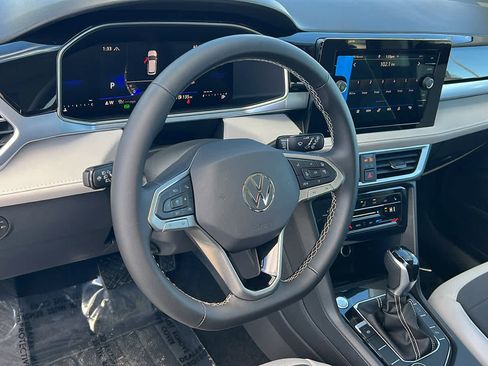 New 2026 Volkswagen Taos SE image 10