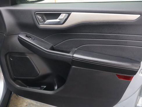 Used 2022 Ford Escape SEL w/ Technology Package image 11