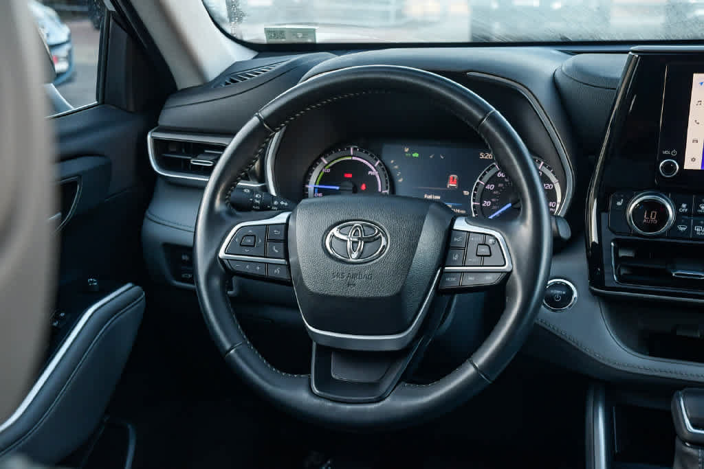 Certified 2023 Toyota Highlander XLE AWD/4WD image 14