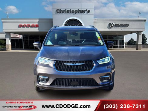 Used 2022 Chrysler Pacifica Touring-L image 8