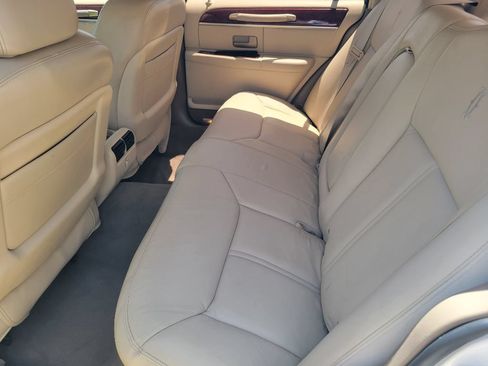 Used 2003 Lincoln Town Car Cartier RWD image 13