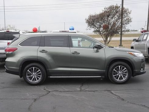 Used 2019 Toyota Highlander XLE image 5