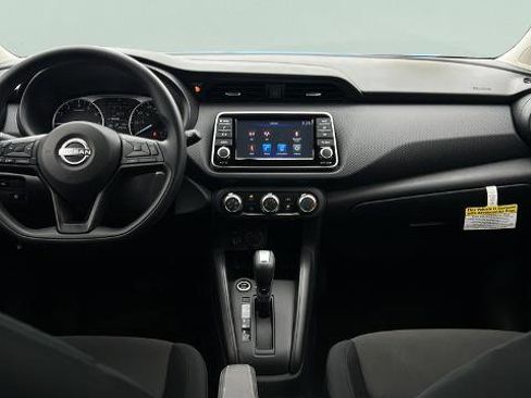 Certified 2025 Nissan Kicks Play S image 17