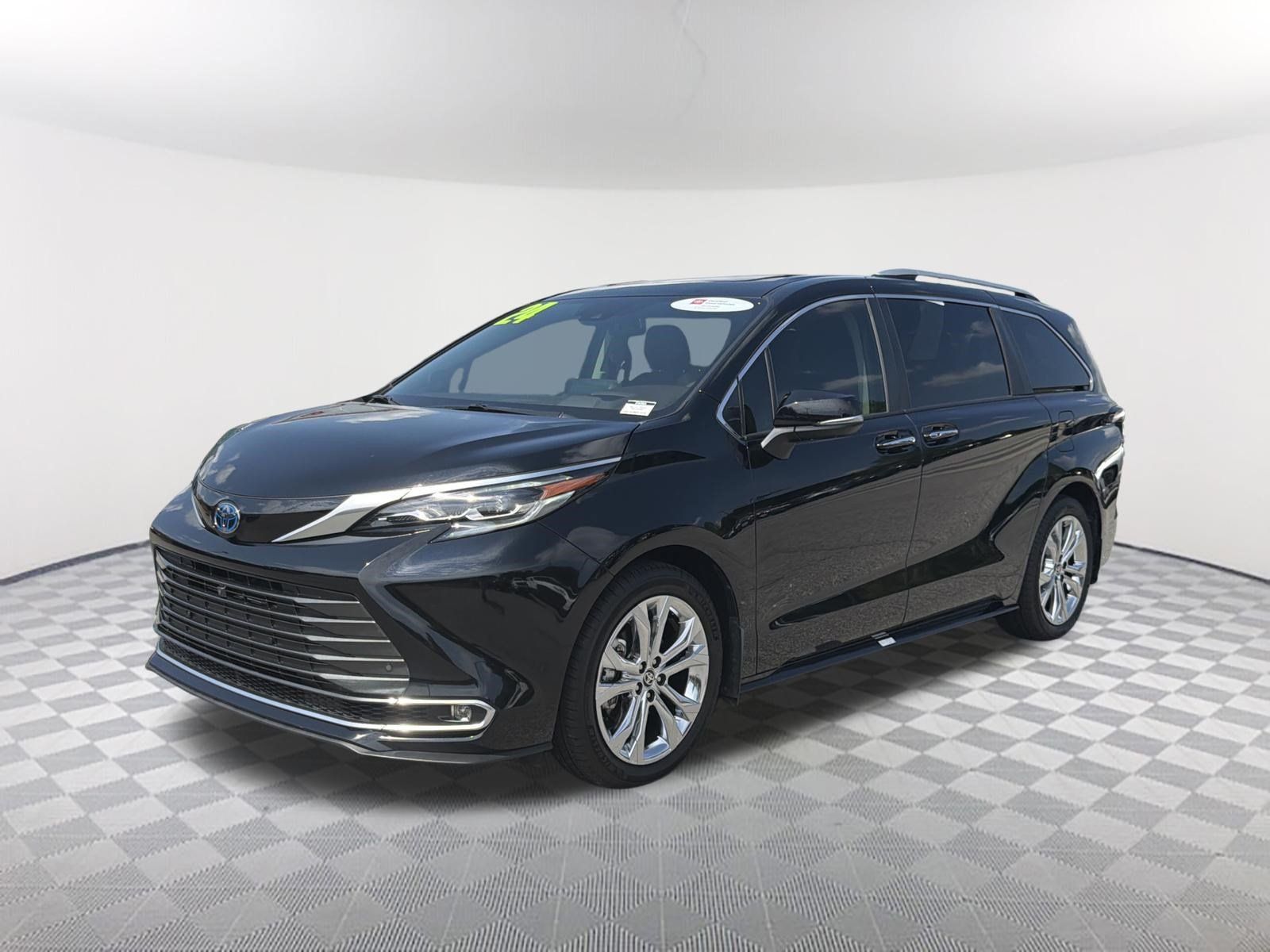 Certified 2024 Toyota Sienna Platinum FWD image 3