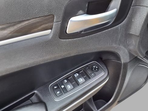 Used 2021 Chrysler 300 Touring L RWD image 19