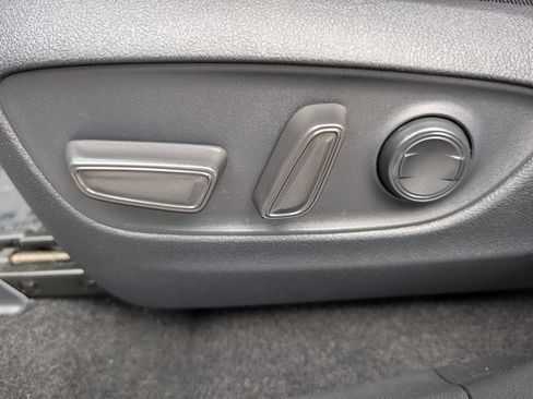 Used 2025 Toyota RAV4 XLE AWD/4WD image 17