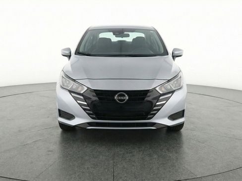 Used 2025 Nissan Versa SV image 2