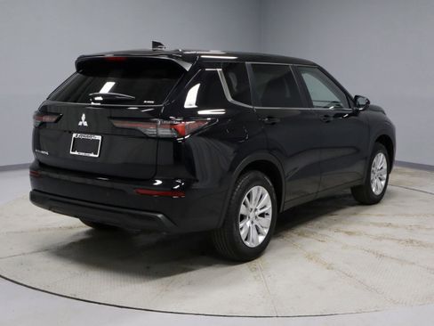 New 2026 Mitsubishi Outlander ES image 8