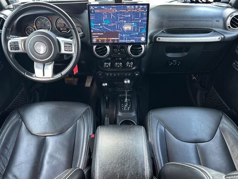 Used 2016 Jeep Wrangler Unlimited Rubicon image 13