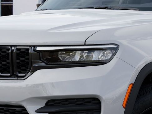 New 2025 Jeep Grand Cherokee Altitude AWD/4WD image 10
