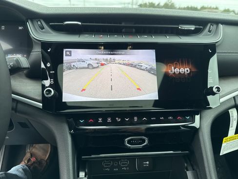 New 2026 Jeep Grand Cherokee Limited image 14