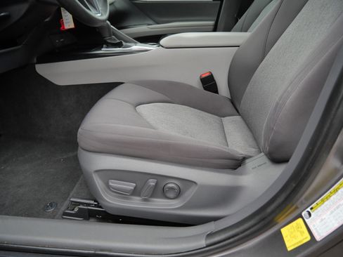 Certified 2020 Toyota Camry LE image 20