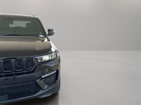 New 2025 Jeep Grand Cherokee Limited w/ Black Appearance Package image 4