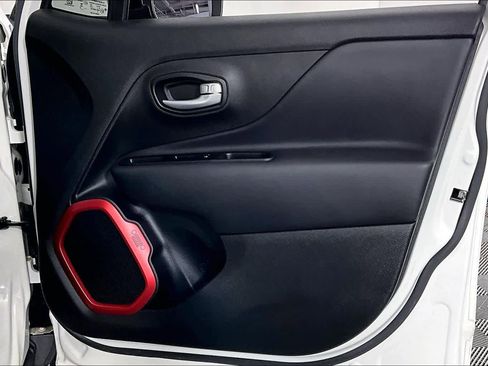 Used 2023 Jeep Renegade Trailhawk image 20