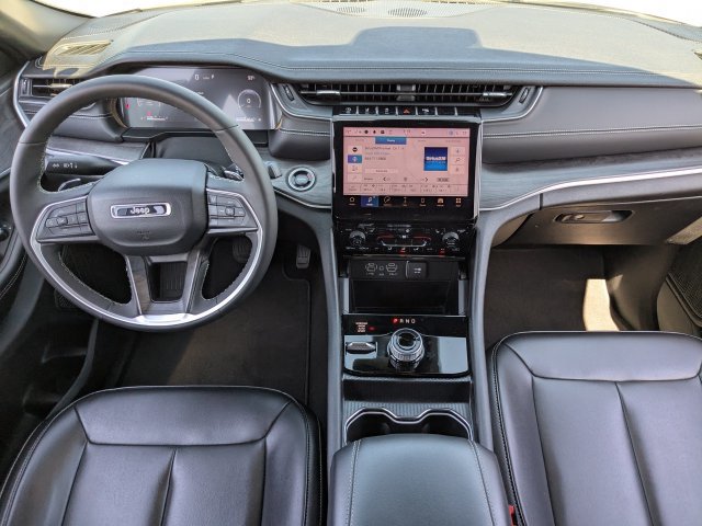 Used 2024 Jeep Grand Cherokee Limited AWD/4WD image 15