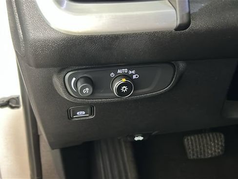 Used 2022 GMC Terrain SLE AWD/4WD image 19