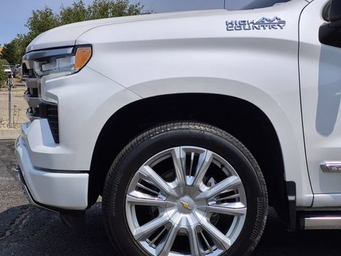 Used 2023 Chevrolet Silverado 1500 High Country w/ High Country Premium Package AWD/4WD image 6