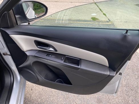 Used 2016 Chevrolet Cruze LS image 17