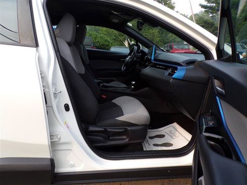 Used 2019 Toyota C-HR XLE FWD image 17