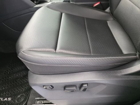 Used 2023 Volkswagen Atlas Cross Sport SE w/ Panoramic Sunroof Package FWD image 18