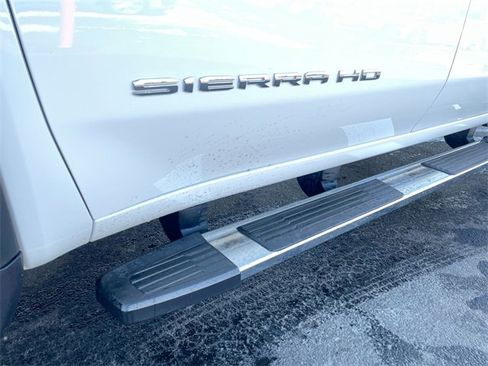 Used 2024 GMC Sierra 2500 SLT w/ SLT Premium Package image 9