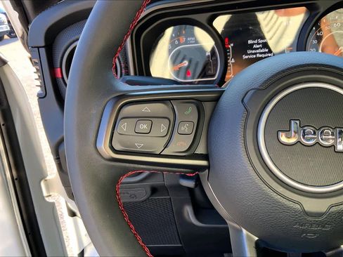 Used 2024 Jeep Gladiator Rubicon image 23