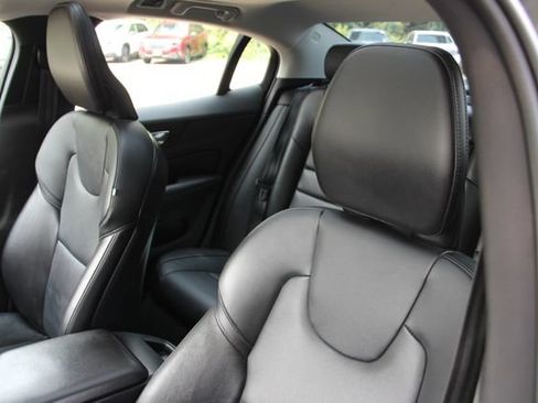 Used 2020 Volvo S60 T5 Momentum FWD image 19