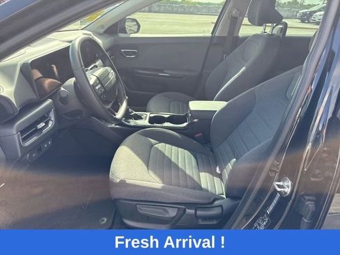 Used 2025 Kia K4 EX image 2