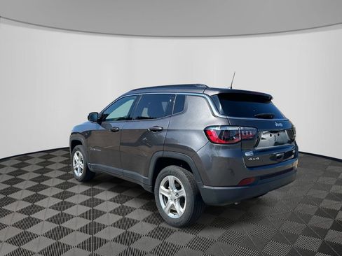 Used 2023 Jeep Compass Latitude AWD/4WD image 3