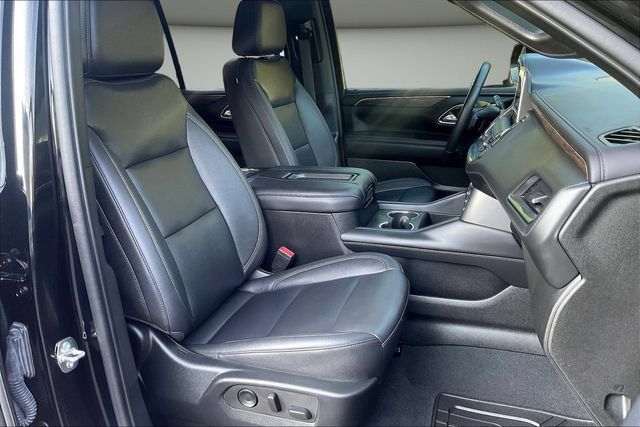 Used 2022 Chevrolet Tahoe Z71 w/ Luxury Package AWD/4WD image 32