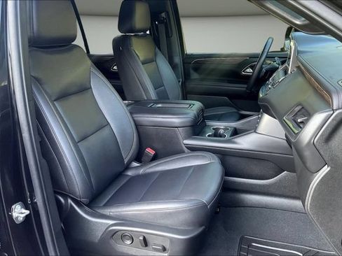 Used 2022 Chevrolet Tahoe Z71 w/ Luxury Package AWD/4WD image 32