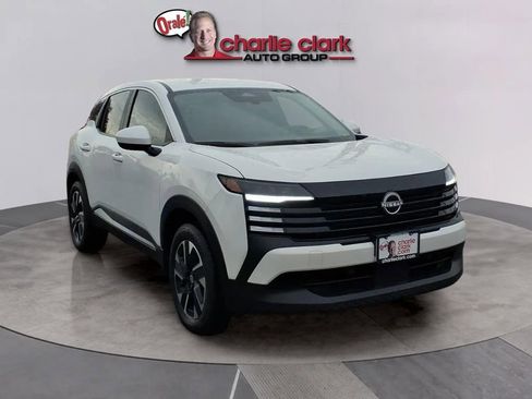 Used 2025 Nissan Kicks SV AWD/4WD image 7