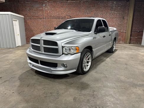 Used 2005 Dodge Ram 1500 Truck 2WD Quad Cab image 2