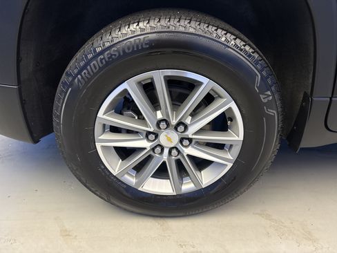 Used 2023 Chevrolet Traverse LT FWD image 8