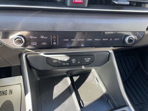 Used 2026 Kia Carnival EX FWD image 24