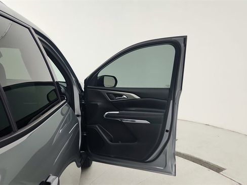 Used 2025 Chevrolet Traverse LT w/ Midnight/Sport Edition image 25