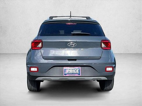 Used 2024 Hyundai Venue SEL image 4