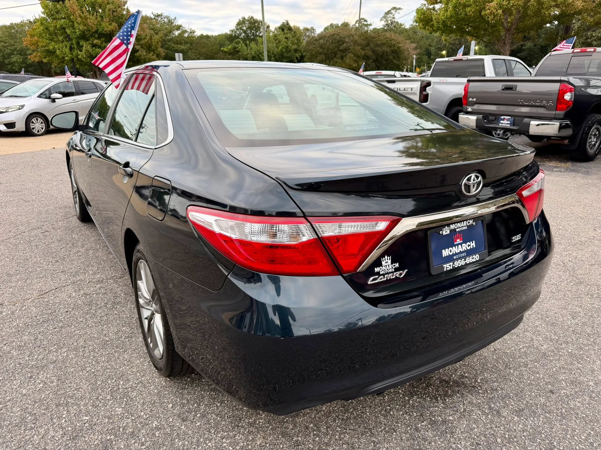 Used 2017 Toyota Camry SE FWD image 3