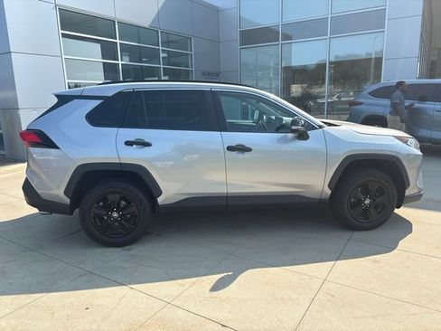 Used 2021 Toyota RAV4 XLE AWD/4WD image 8