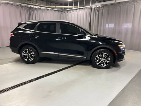 Used 2024 Kia Sportage EX AWD/4WD image 8