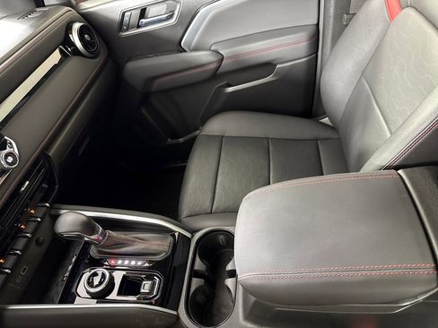 Used 2023 Chevrolet Colorado Z71 w/ Z71 Convenience Package 2 image 18