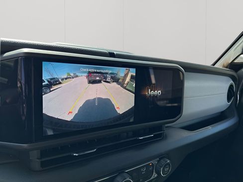 Used 2024 Jeep Wrangler Willys image 40