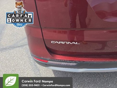 Used 2024 Kia Carnival LX FWD image 12