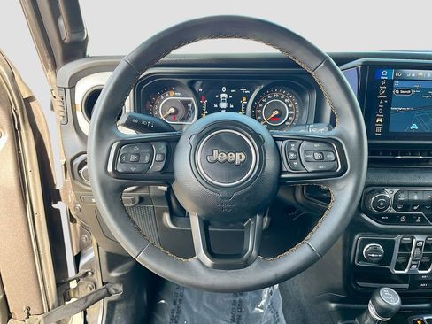 Certified 2024 Jeep Gladiator Sport AWD/4WD image 11