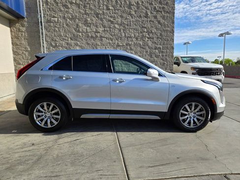 Used 2022 Cadillac XT4 Premium Luxury w/ Safety Alert Package FWD image 6