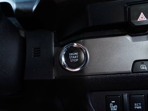Used 2019 Toyota Tacoma TRD Sport w/ Technology Package RWD image 30