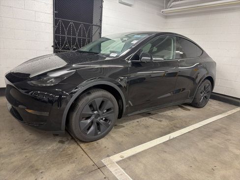 Used 2025 Tesla Model Y Long Range image 1