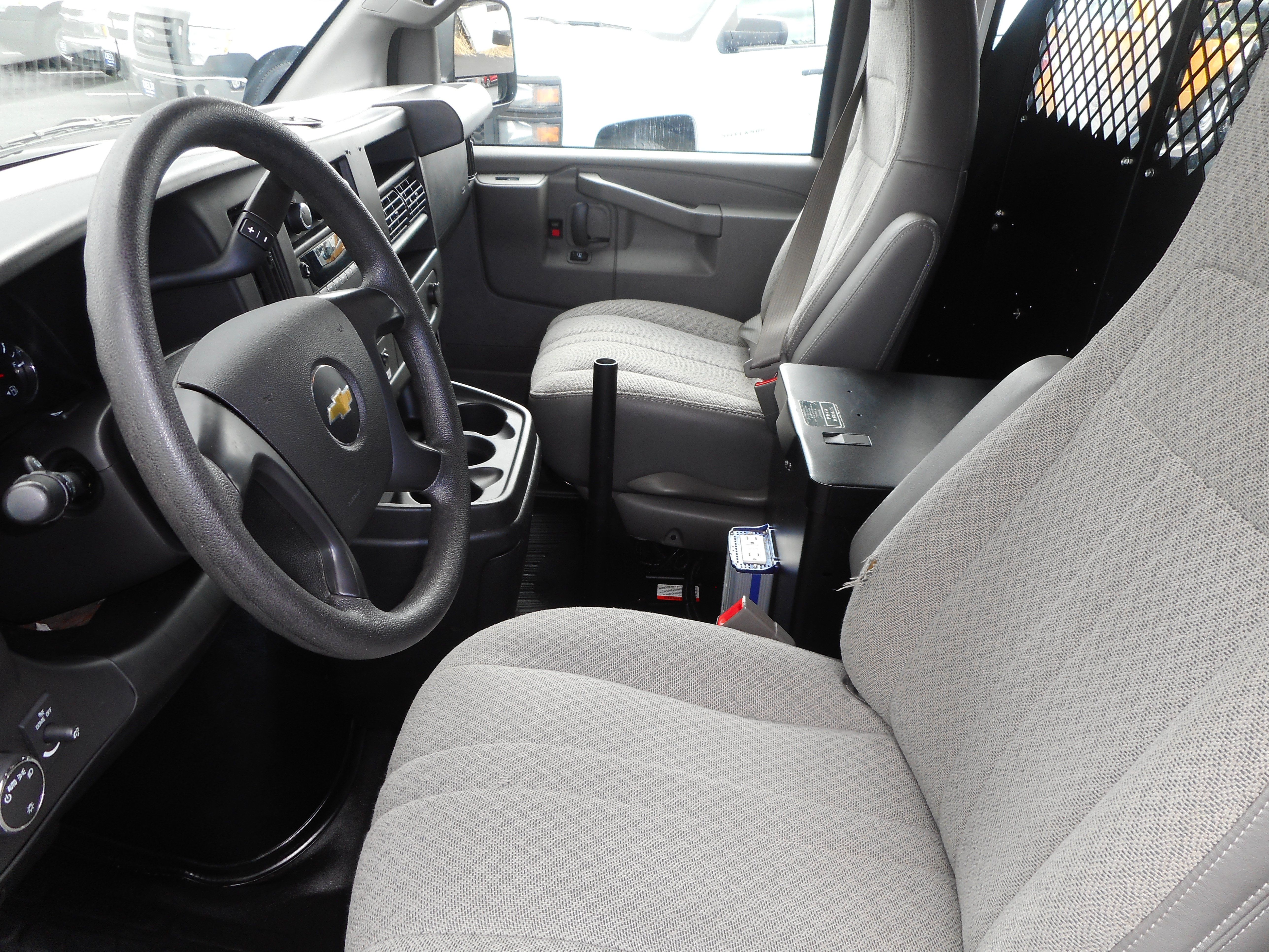 Used 2016 Chevrolet Express 2500 RWD image 13